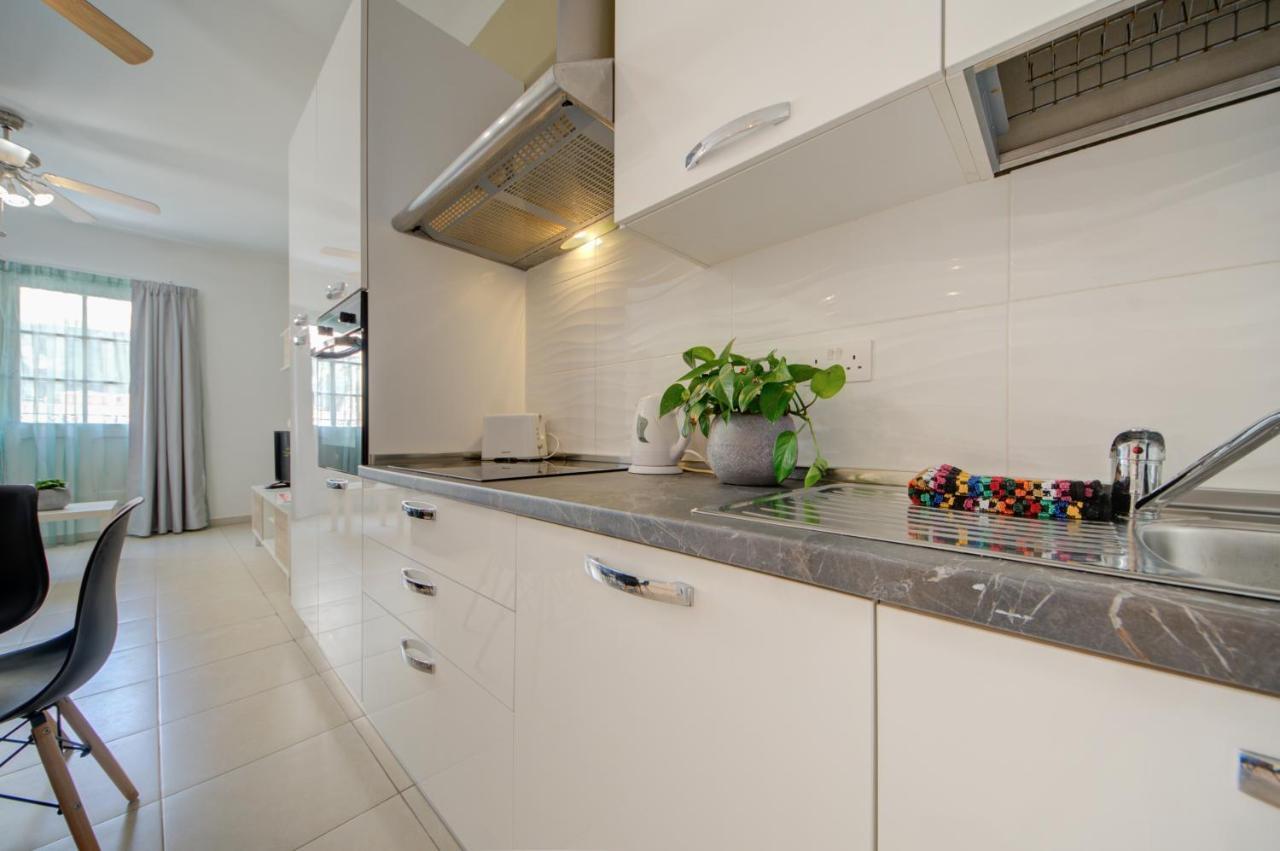 Azure Haven - Gzira Apartments And Penthouse By Shortletsmalta Exterior photo
